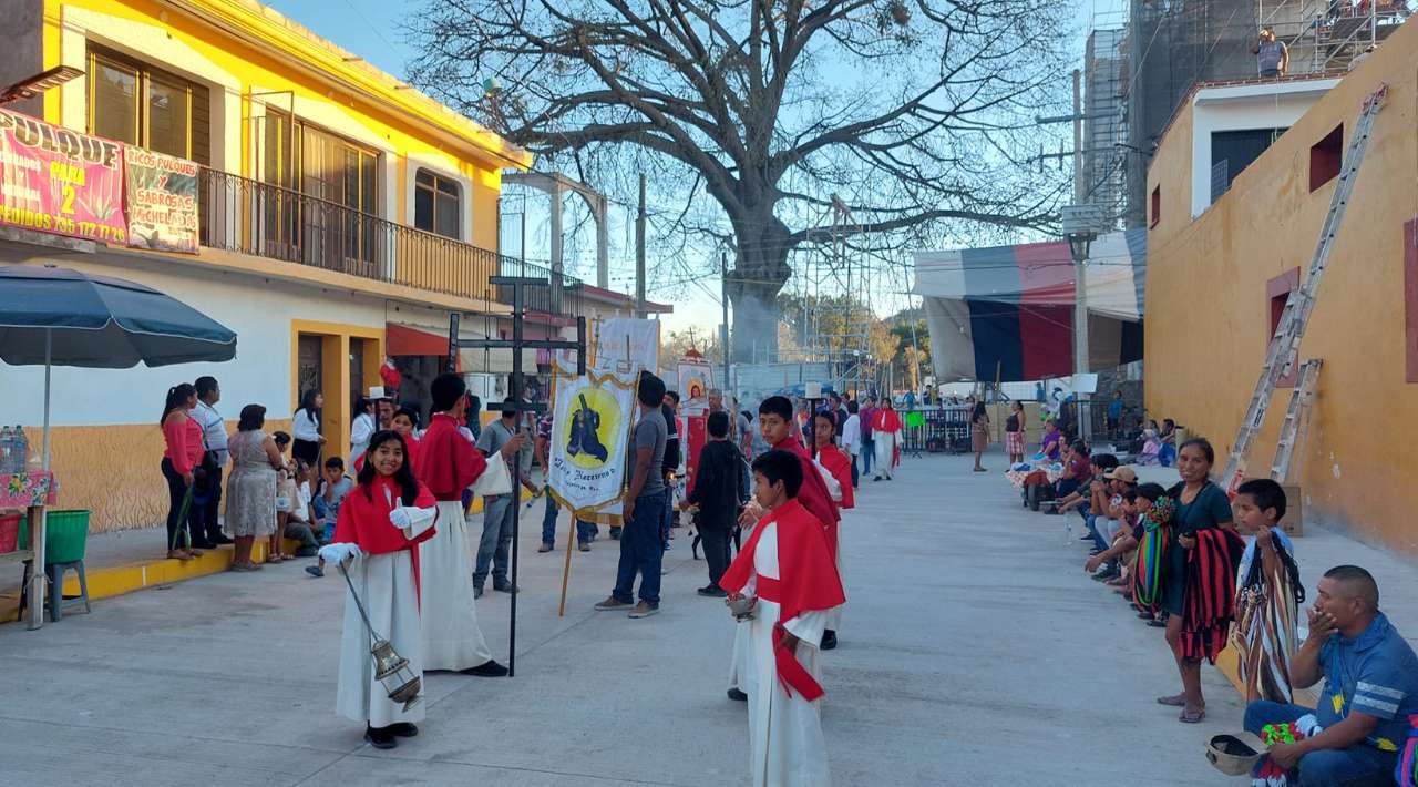 Revive la devoción: Feria del Tercer Viernes de Cuaresma atrae multitudes en Tepalcingo