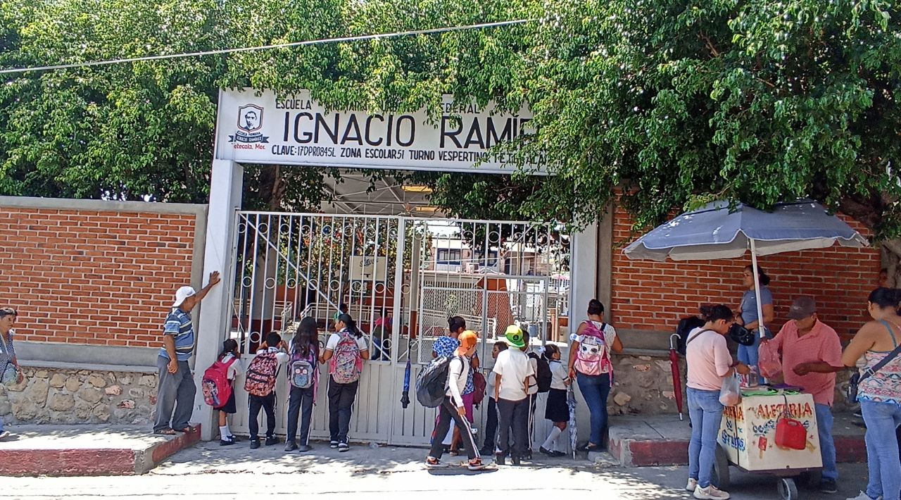 Estudiantes de Nivel Básico Aprenden sobre el Eclipse Solar en su Primer Día de Clases Post-Semana Santa