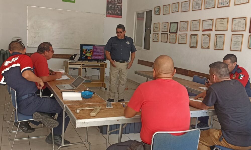 Capacita la Asociación de Jefes de Bomberos de la República Mexicana a bomberos de Cuernavaca