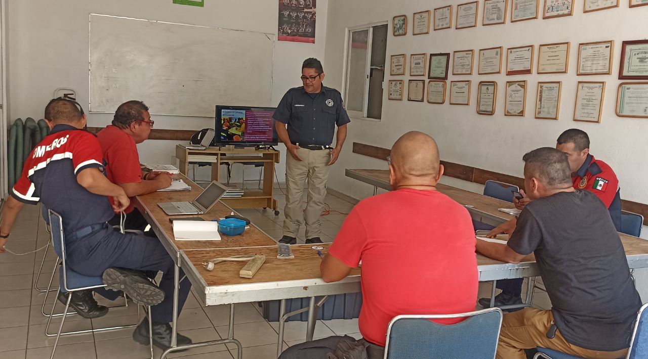 Capacita la Asociación de Jefes de Bomberos de la República Mexicana a bomberos de Cuernavaca