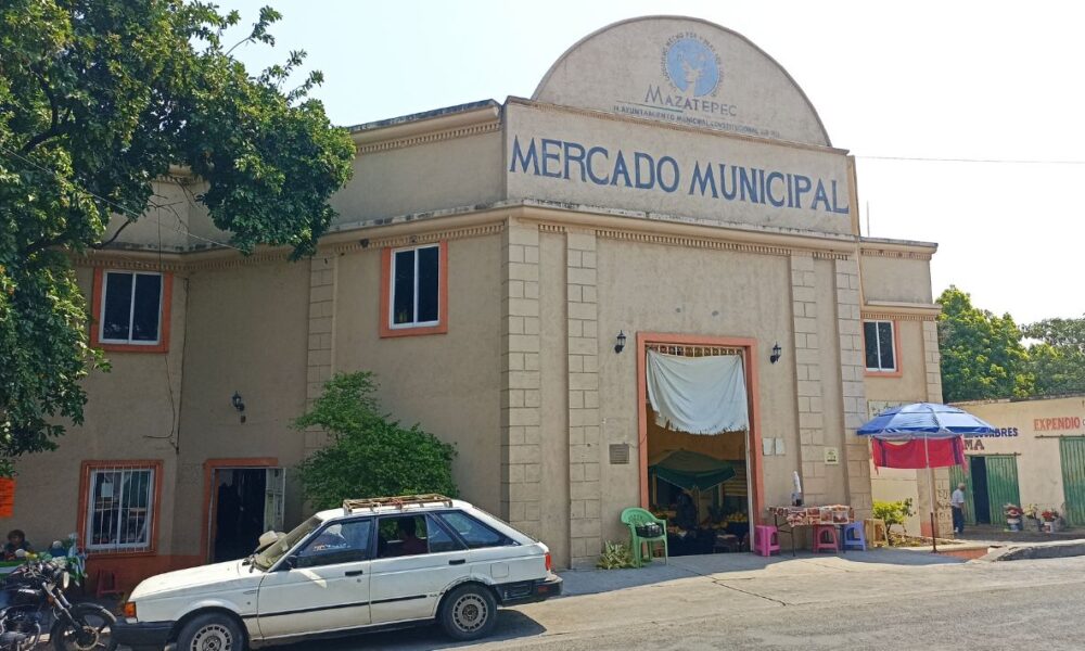 El mercado municipal de Mazatepec busca reactivar la economía con clientes jóvenes