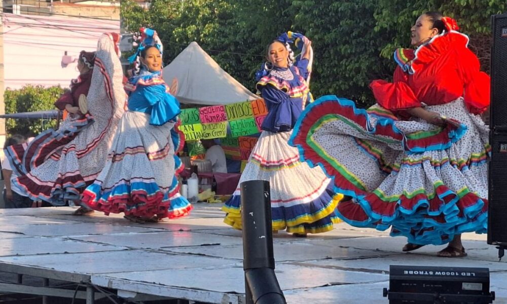 Con decenas de participantes se realiza  “Festival de la danza” en Xochitepec