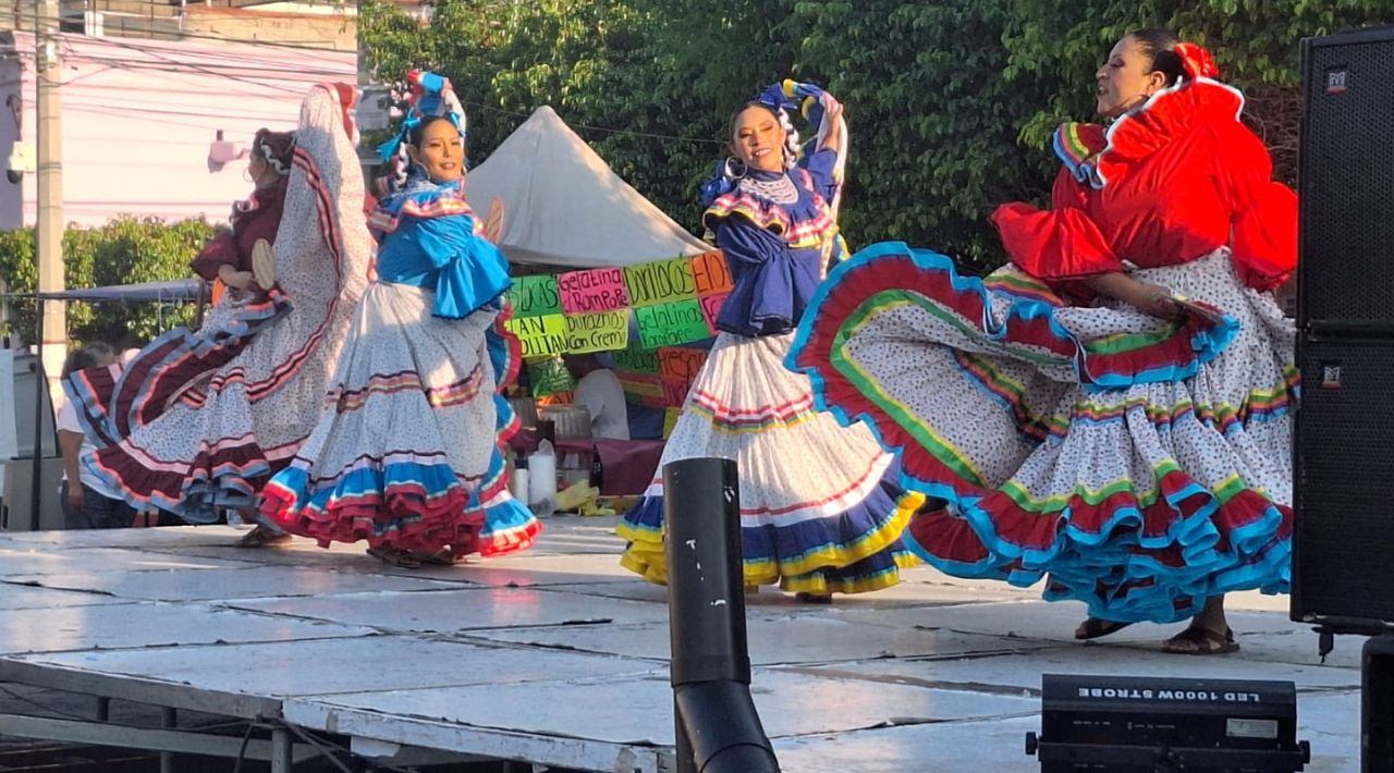 Con decenas de participantes se realiza  “Festival de la danza” en Xochitepec