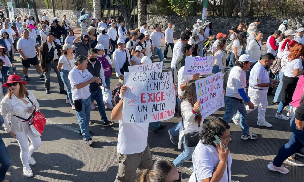 Marcha de maestros paraliza Cuernavaca: 20 mil docentes exigen mejoras en salud”