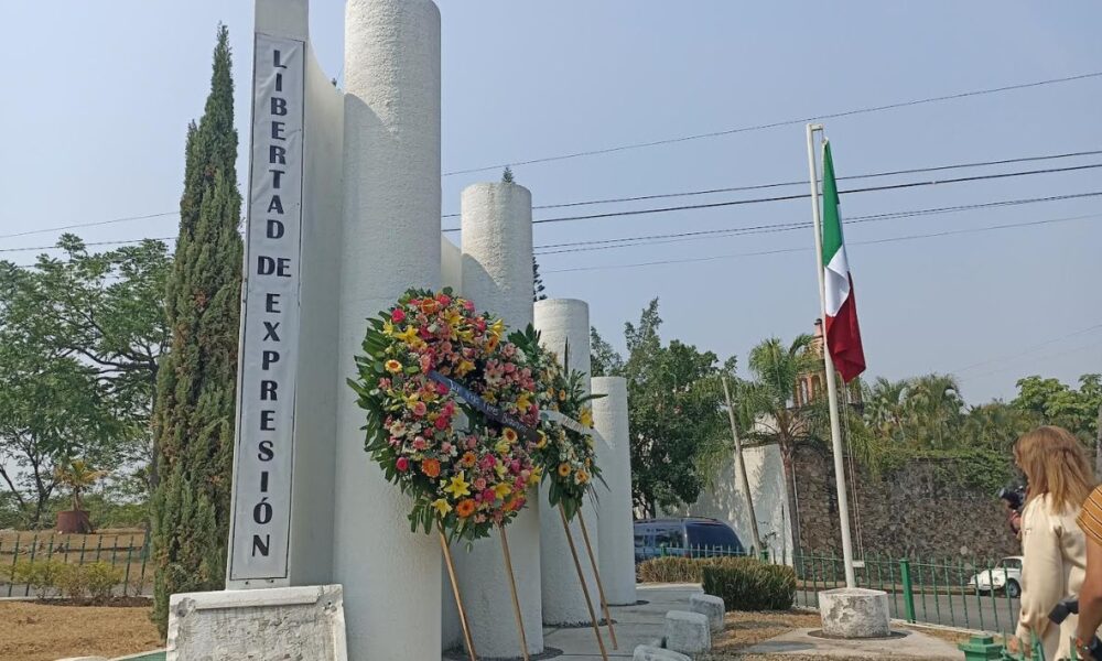 Rinden homenaje a periodistas fallecidos