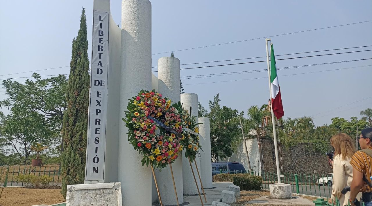 Rinden homenaje a periodistas fallecidos