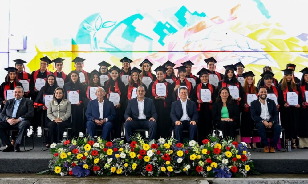 Reconoce Gobernador a más de 400 jóvenes graduados de la Upemor 