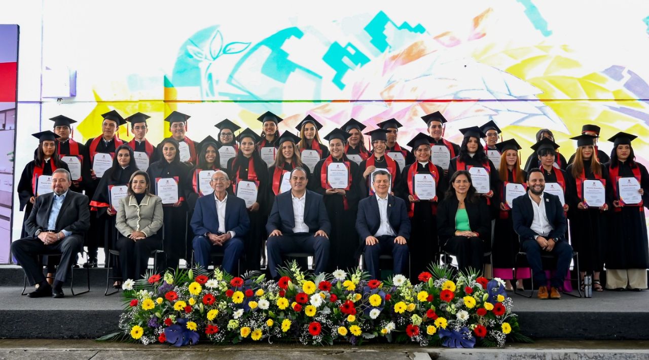 Reconoce Gobernador a más de 400 jóvenes graduados de la Upemor 