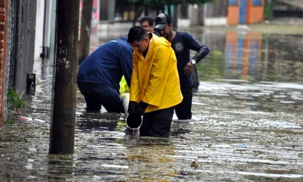 ISSSTE exhorta a prevenir enfermedades por inundaciones