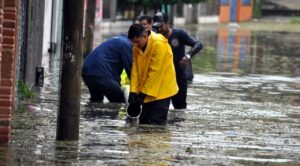 ISSSTE exhorta a prevenir enfermedades por inundaciones