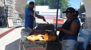 Familias disfrutaron de comida, lucha libre, música y cultura en la Feria de la Garnacha Chiconcuac 2024