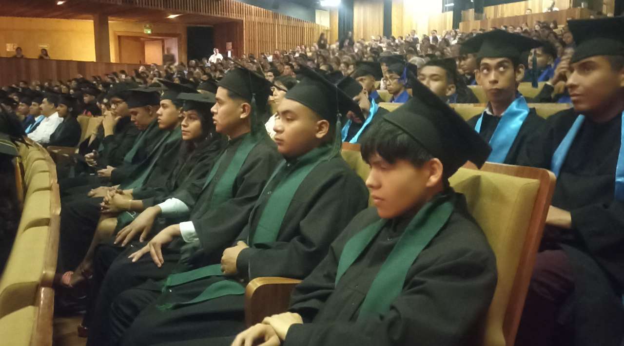 Graduación de 221 Alumnos del CETIS No. 44 en Cuernavaca