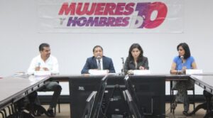 Entregan Certificados y Apoyo Económico a Participantes del Programa “Mujeres y Hombres de 10 – 2024”