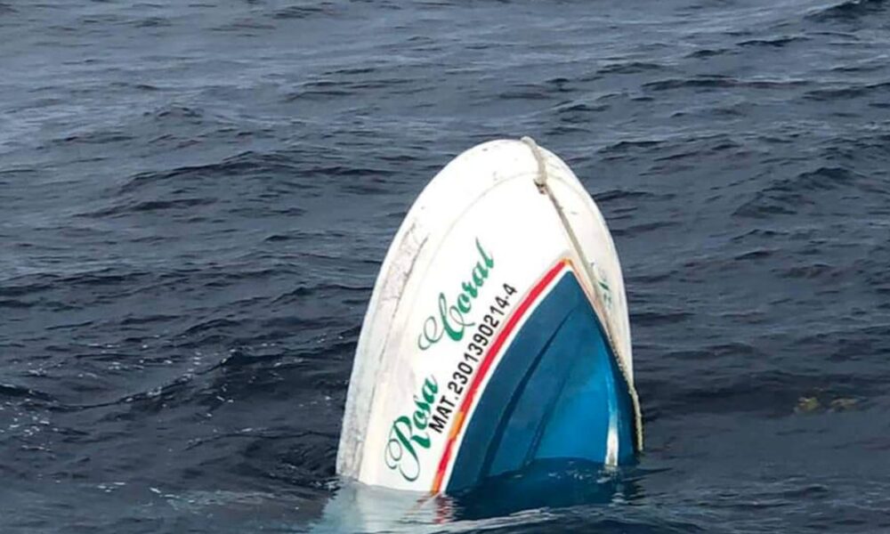 Un velero se hunde y deja personas fallecidas