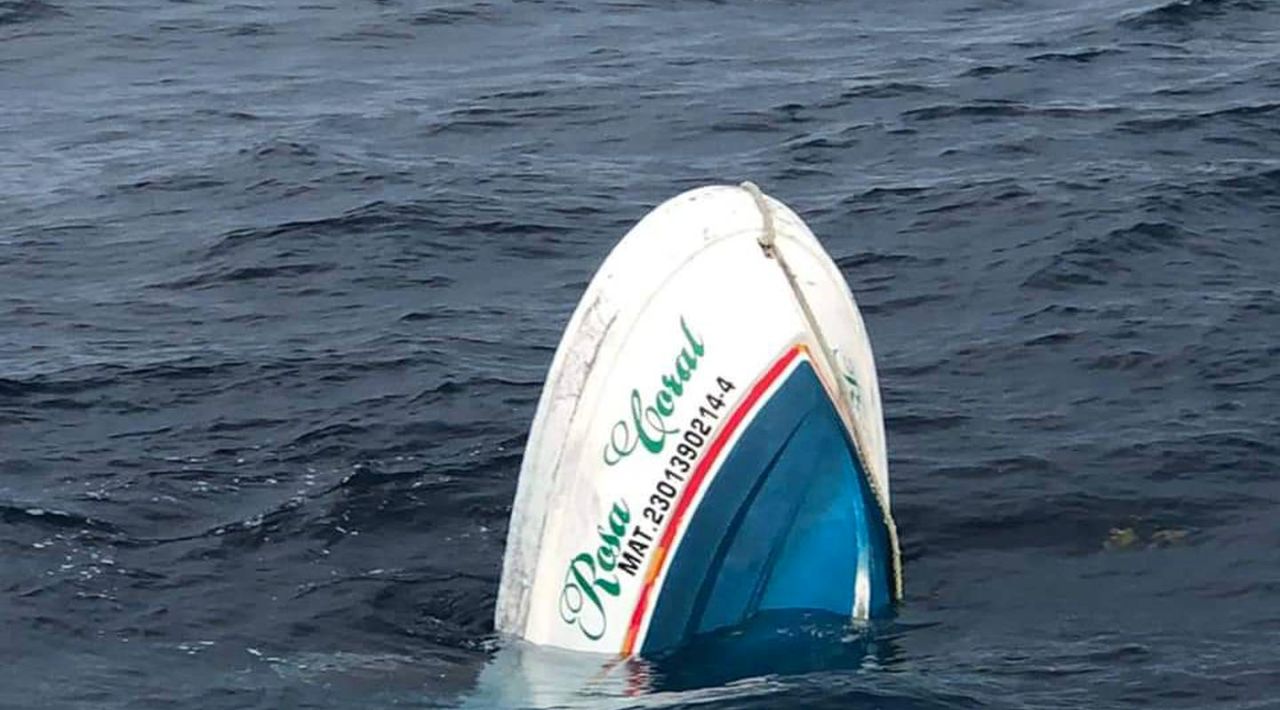 Un velero se hunde y deja personas fallecidas