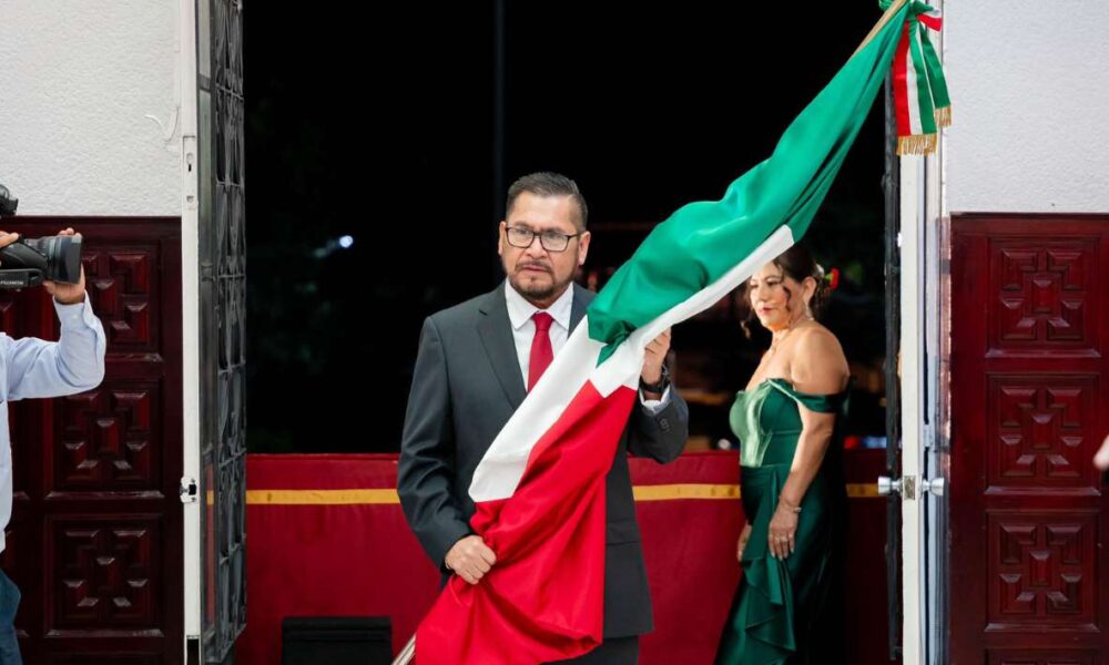 Samuel Sotelo Salgado encabeza la ceremonia del Grito de Independencia en Cuernavaca