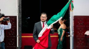 Samuel Sotelo Salgado encabeza la ceremonia del Grito de Independencia en Cuernavaca