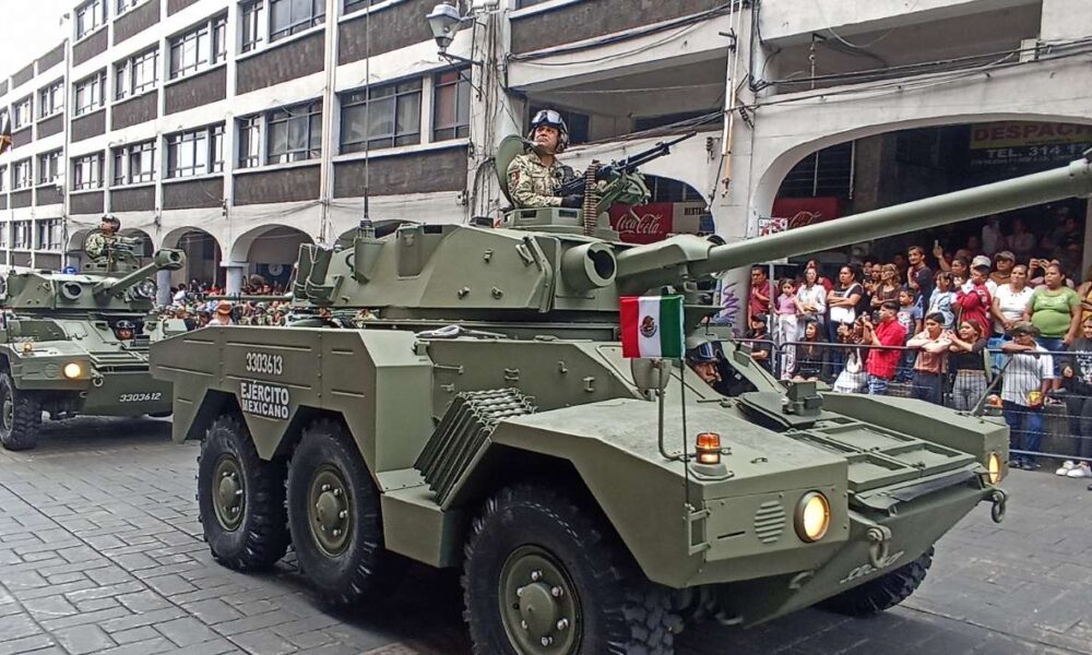 Desfile Cívico-Militar en Cuernavaca conmemora el 214 aniversario de la Independencia de México