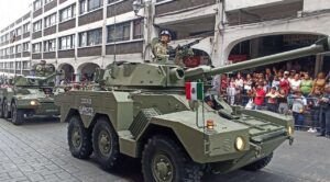 Desfile Cívico-Militar en Cuernavaca conmemora el 214 aniversario de la Independencia de México