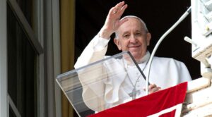 Papa Francisco inicia gira por cuatro países