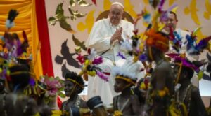 El Papa lleva apoyo a las remotas selvas de Papúa Nueva Guinea