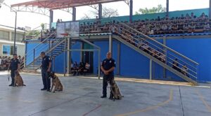 Unidad Canina de Seguridad Ciudadana realiza demostraciones en la UAEM de Puente de Ixtla