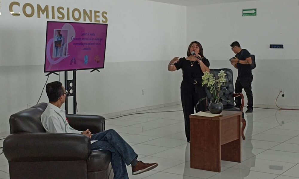 Taller de Autoexploración para la Detección de Cáncer de Mama en el Congreso de Morelos