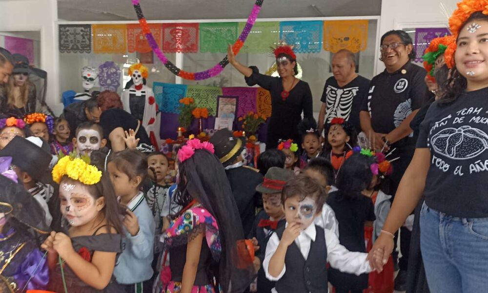 Alumnos del Jardín de Niños “El Resurgimiento” Visitan la Sede del SNTE para Conocer las Tradiciones del Día de Muertos