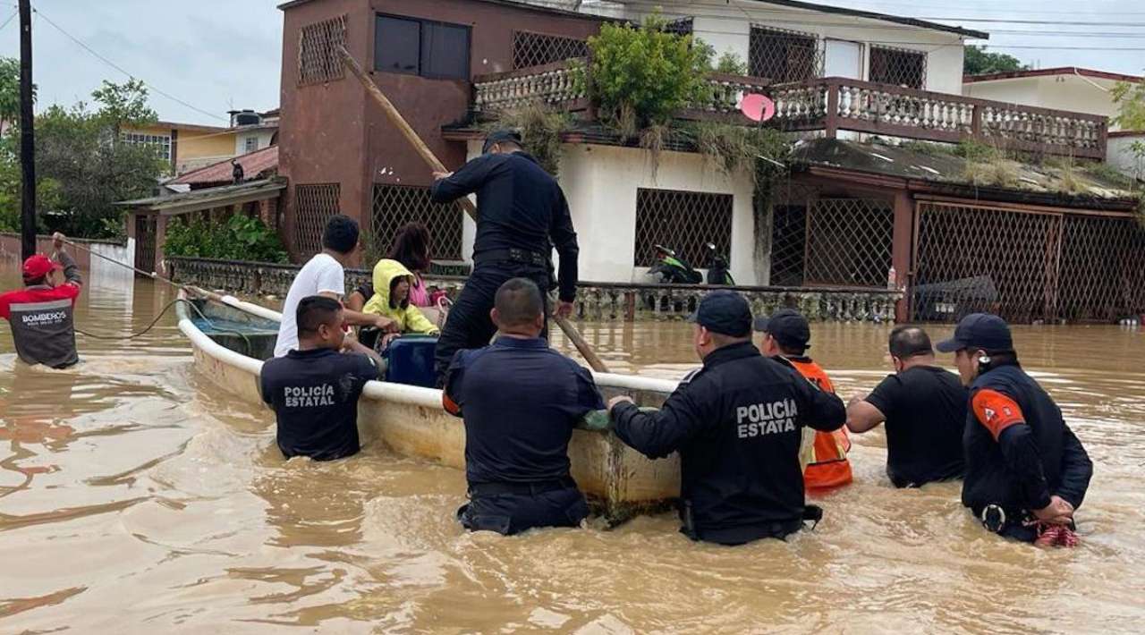 Declaratoria de emergencia en Veracruz tras fenómenos naturales: 8 fallecidos y 243 localidades aisladas