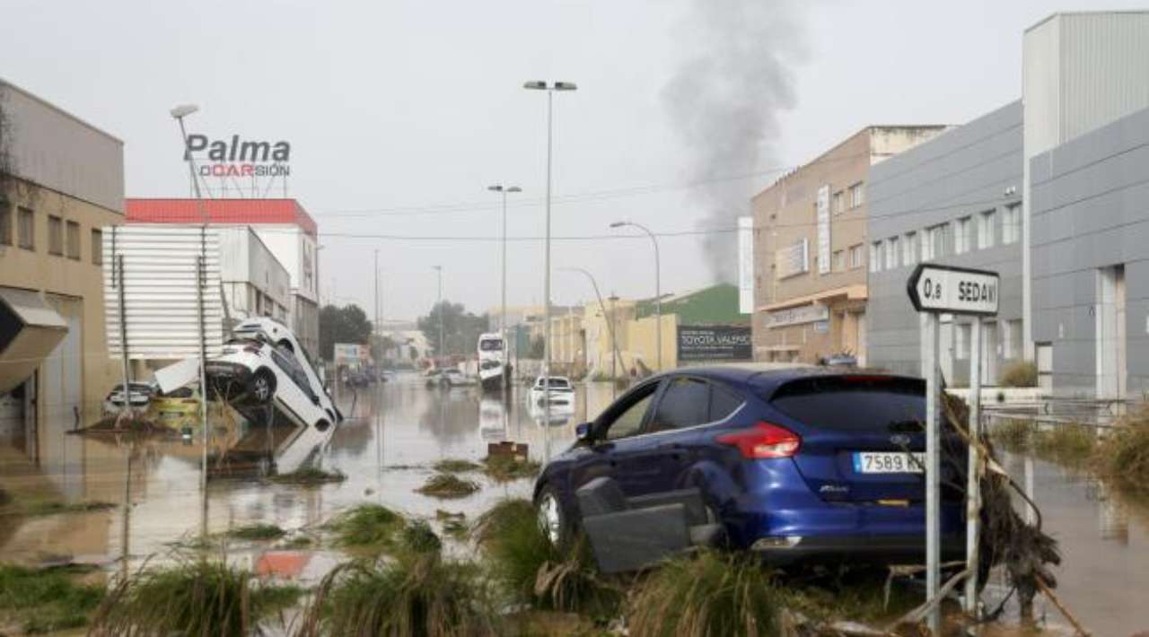 Inundaciones en el sureste de España dejan al menos 62 muertos y grandes daños