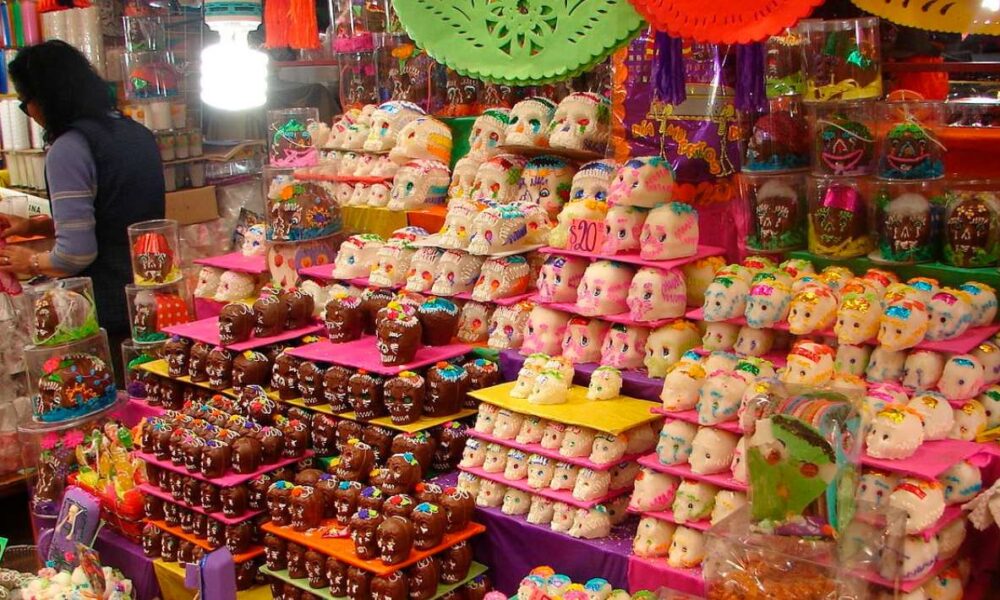 Tianguis de Día de Muertos en el Mercado Adolfo López Mateos