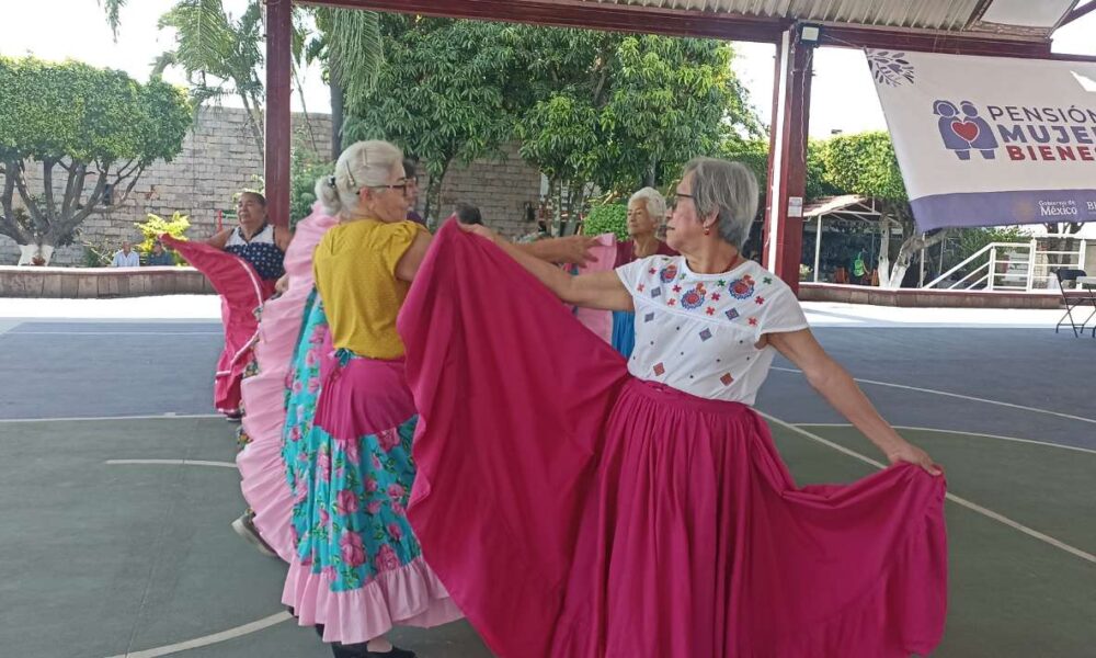 El grupo de Danza Folklórica “Eterna Juventud” promueve la actividad entre adultas mayores en Temixco