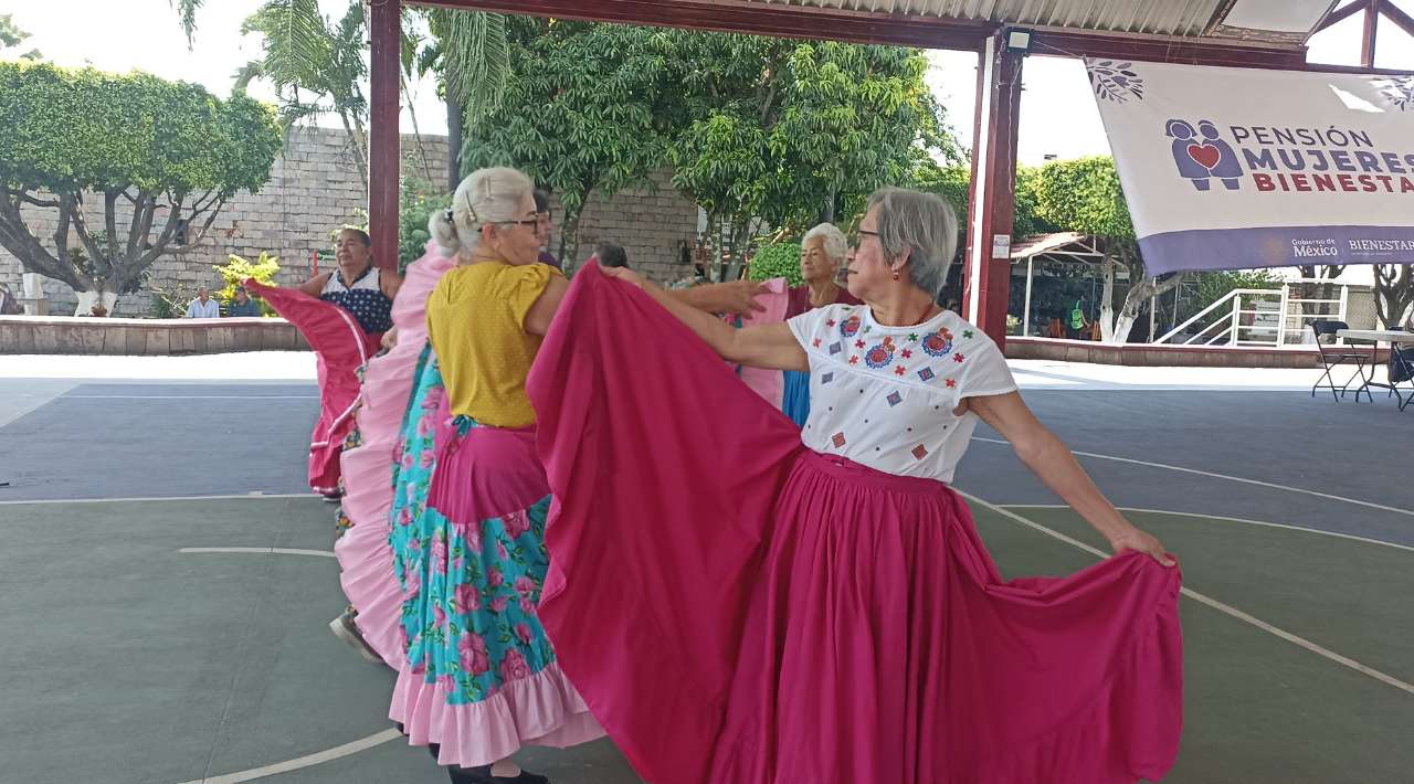 El grupo de Danza Folklórica “Eterna Juventud” promueve la actividad entre adultas mayores en Temixco