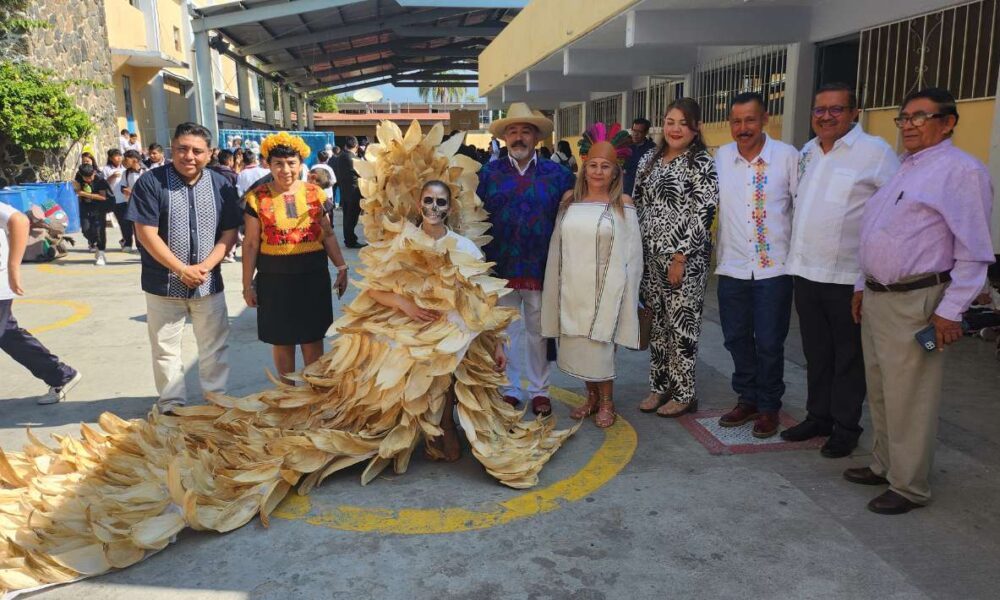 Secundaria 14 de Cuernavaca Celebra Día de Muertos con el Programa “Una Mirada Hacia el Pasado”