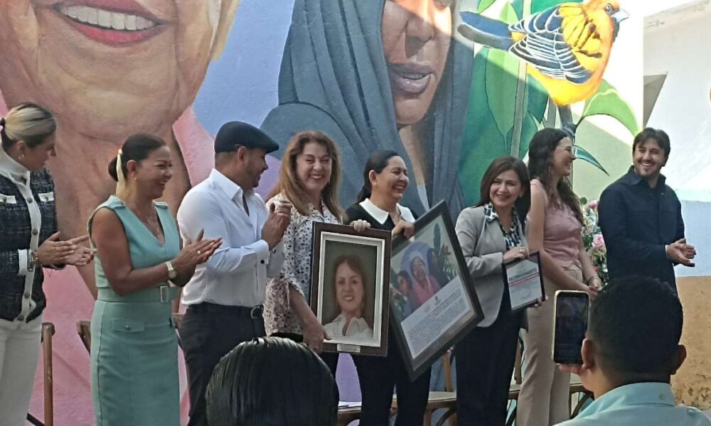 Gobernadora de Morelos devela mural conmemorativo del sufragio femenino en Xochitepec