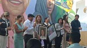 Gobernadora de Morelos devela mural conmemorativo del sufragio femenino en Xochitepec