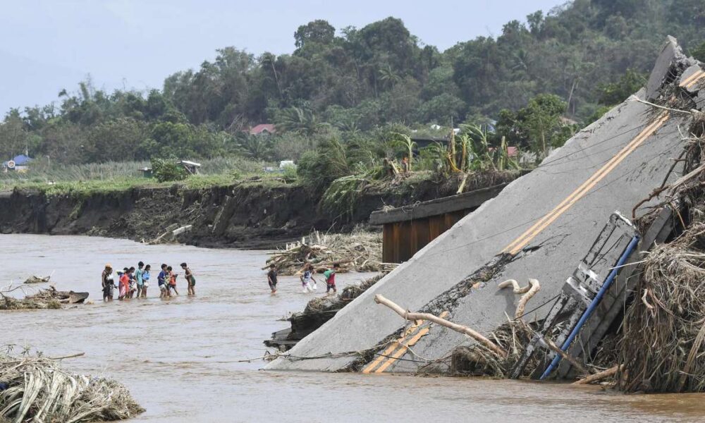 Equipos de rescate en Filipinas luchan contra devastadoras inundaciones tras el paso de la tormenta Trami