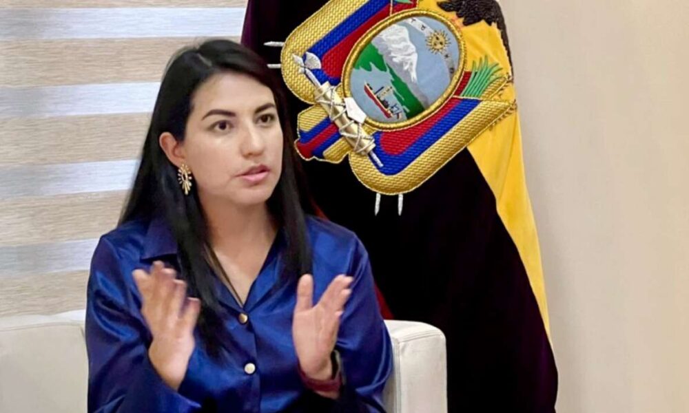 Sariha Moya asume como vicepresidenta interina de Ecuador tras sanción a Verónica Abad