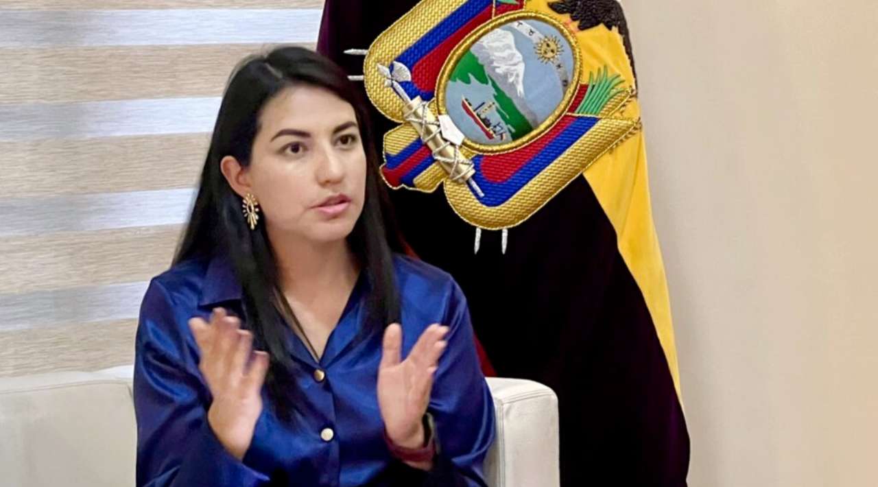 Sariha Moya asume como vicepresidenta interina de Ecuador tras sanción a Verónica Abad