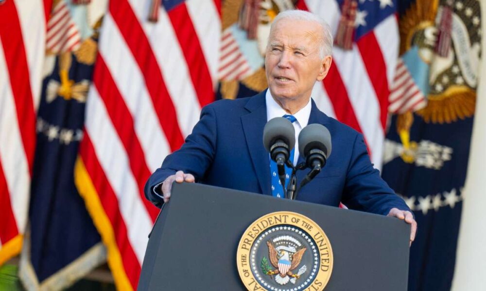 Biden pide a Trump reconsiderar aranceles a México y Canadá