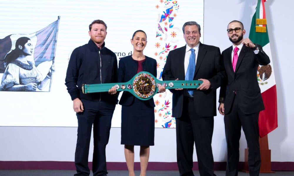 Saúl “Canelo” Álvarez entrega guantes de la paz a Claudia Sheinbaum y anuncia mega clase de boxeo nacional