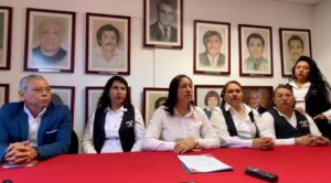 Administrativos de la UAEM realizan paro de labores