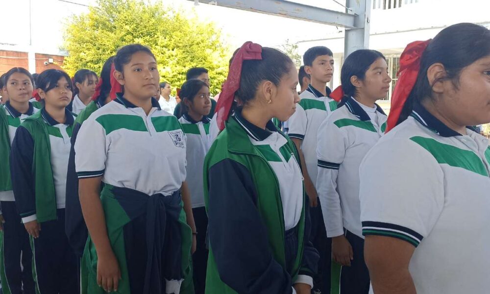 Desfile conmemorativo del aniversario de la Revolución Mexicana en Temixco