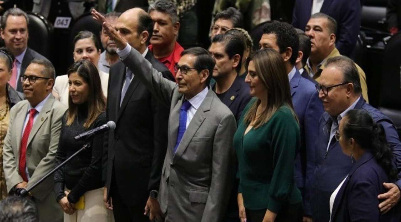 Rogelio Ramírez de la O y 11 Funcionarios de Hacienda Rinden Protesta en la Cámara de Diputados