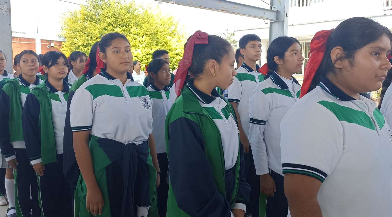 Desfile conmemorativo del aniversario de la Revolución Mexicana en Temixco