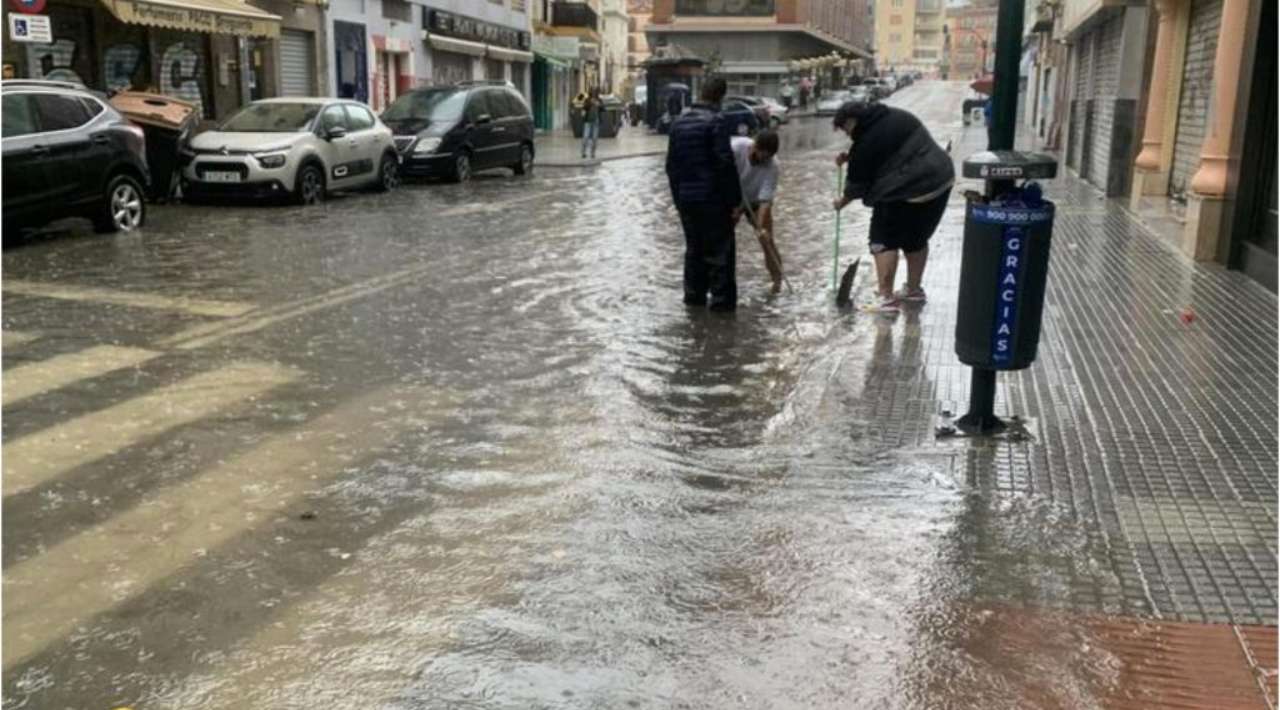 Intensas lluvias causan inundaciones y evacuaciones masivas en Málaga, España