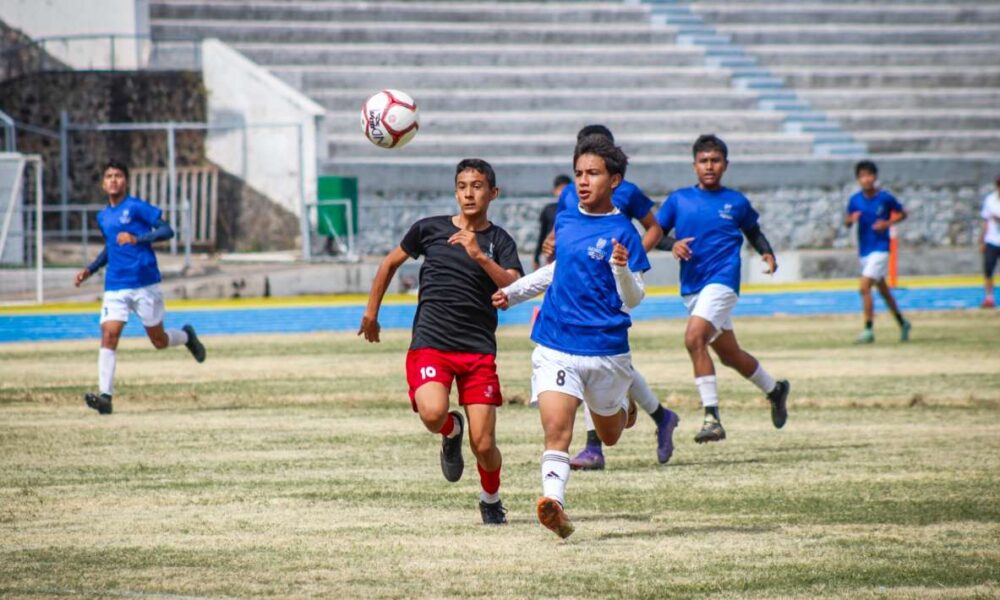 Disputan equipos cuartos de final del torneo de futbol Indem “hay reta”