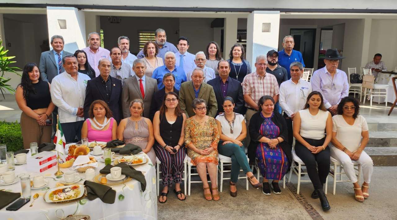 Consejo Coordinador Empresarial entrega reconocimiento a José Salgado Patiño