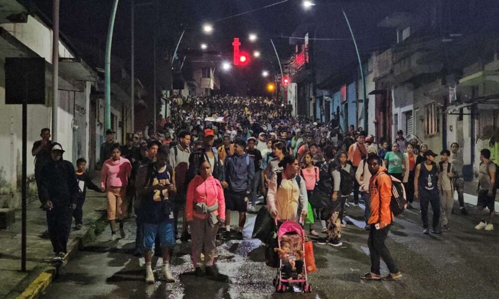 Migrantes de diversas nacionalidades inician su travesía desde Tapachula hacia el norte