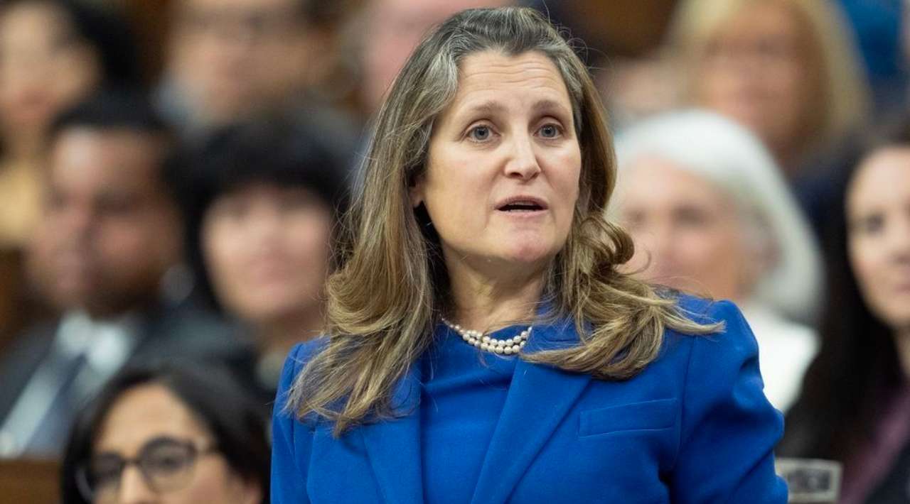 Renuncia viceprimera ministra de Canadá tras diferencia con Trudeau